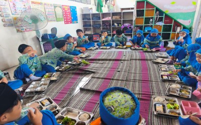 MBG Jadi Sarana Edukasi Gizi dan Kebersamaan Siswa RA Fattahul Huda Kelas B3